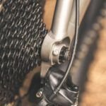 Velouria Sober: La Hardtail de Titanio que Revoluciona el Trail-Enduro